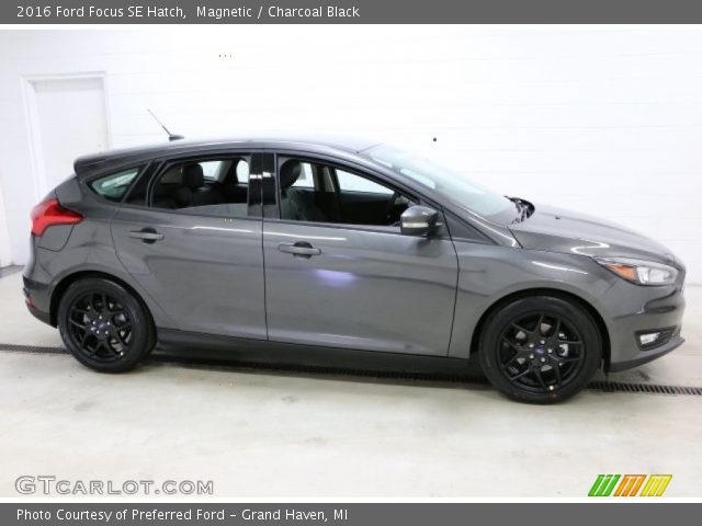 2016 Ford Focus SE Hatch in Magnetic