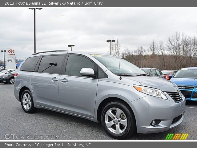 2013 Toyota Sienna LE in Silver Sky Metallic