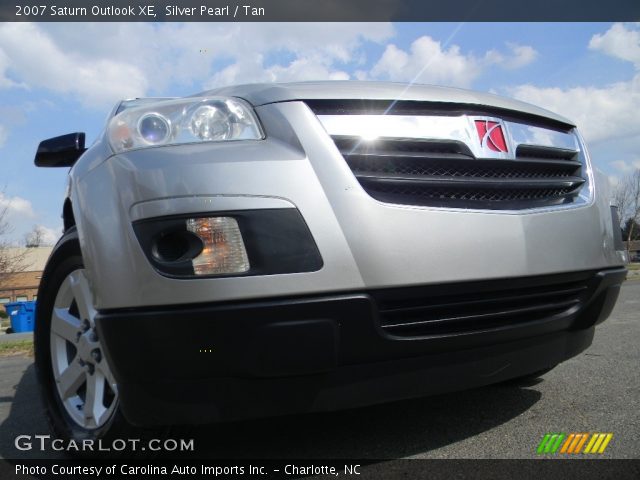 2007 Saturn Outlook XE in Silver Pearl