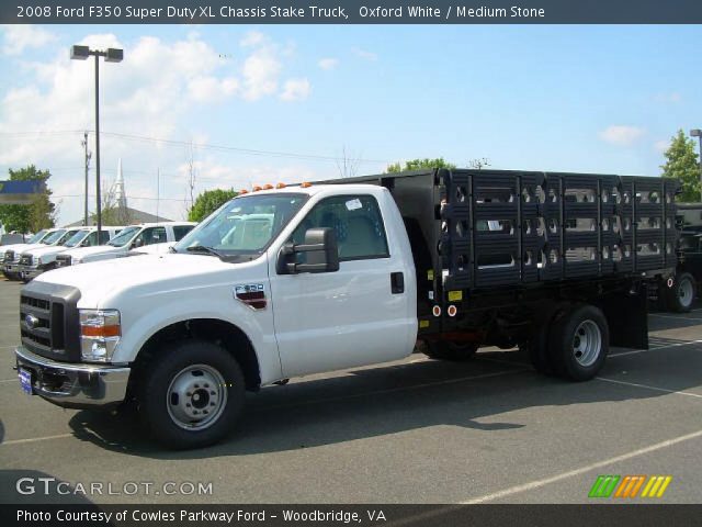 2008 Ford F350 Super Duty XL Chassis Stake Truck in Oxford White