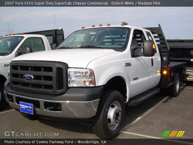 2007 Ford F350 Super Duty SuperCab Chassis Commercial in Oxford White