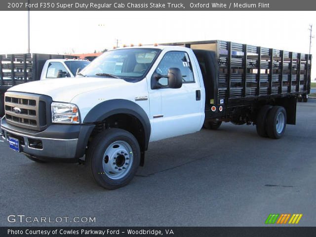 2007 Ford F350 Super Duty Regular Cab Chassis Stake Truck in Oxford White