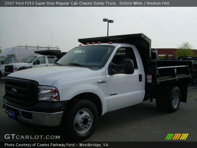 2007 Ford F350 Super Duty Regular Cab Chassis Dump Truck in Oxford White
