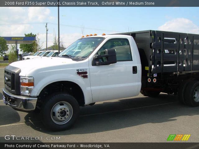 2008 Ford F350 Super Duty XL Chassis Stake Truck in Oxford White