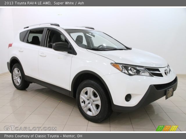 2013 Toyota RAV4 LE AWD in Super White