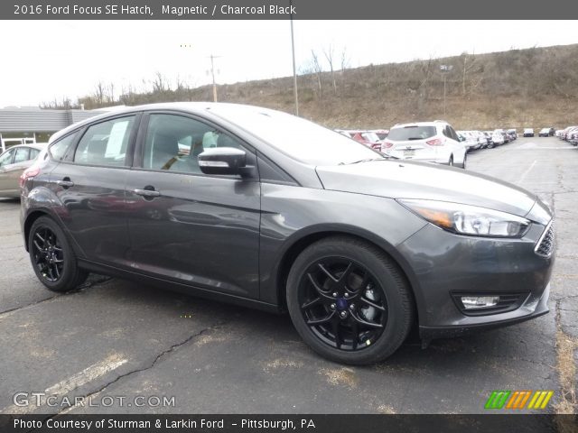 2016 Ford Focus SE Hatch in Magnetic