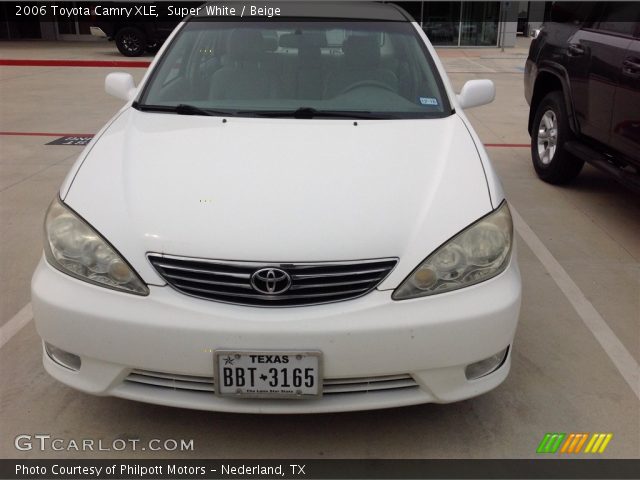 2006 Toyota Camry XLE in Super White