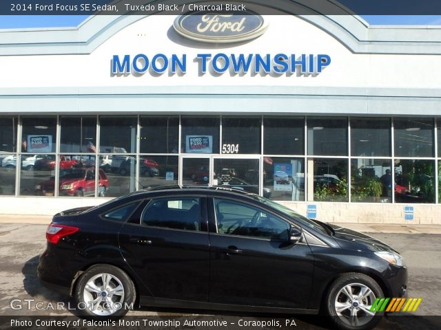 2014 Ford Focus SE Sedan in Tuxedo Black