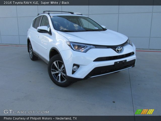 2016 Toyota RAV4 XLE in Super White