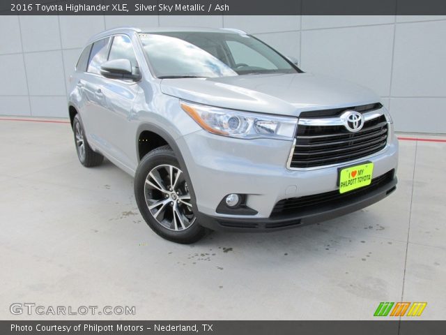 2016 Toyota Highlander XLE in Silver Sky Metallic