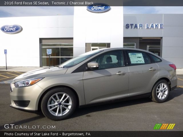 2016 Ford Focus SE Sedan in Tectonic