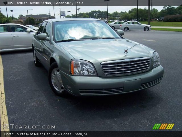 2005 Cadillac DeVille Sedan in Green Silk