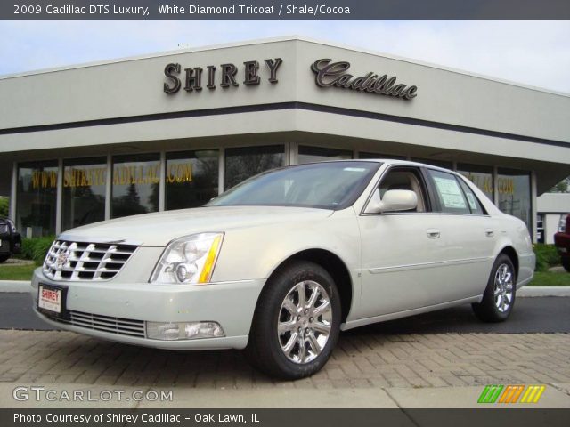 2009 Cadillac DTS Luxury in White Diamond Tricoat