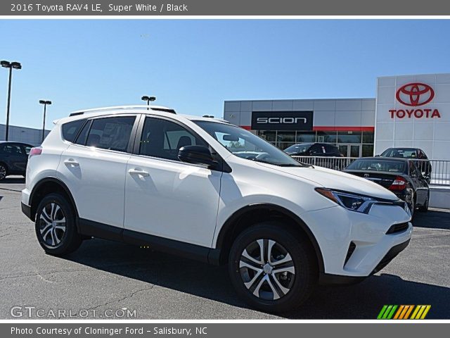 2016 Toyota RAV4 LE in Super White