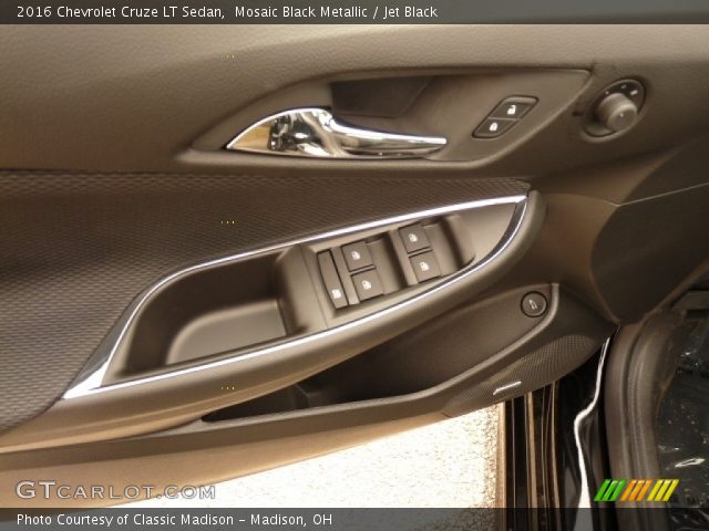 2016 Chevrolet Cruze LT Sedan in Mosaic Black Metallic