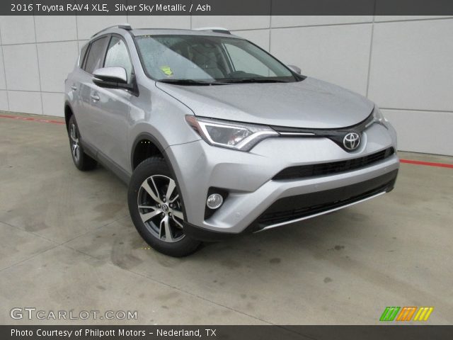 2016 Toyota RAV4 XLE in Silver Sky Metallic