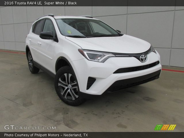 2016 Toyota RAV4 LE in Super White