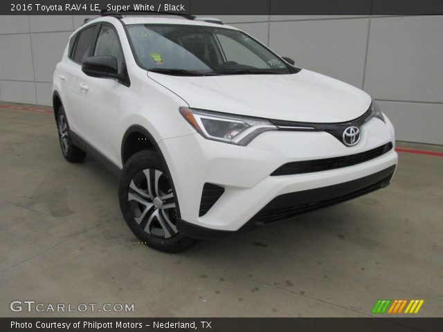 2016 Toyota RAV4 LE in Super White