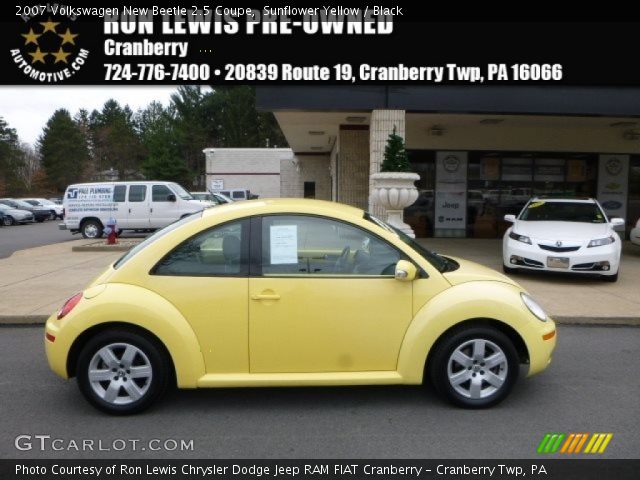 2007 Volkswagen New Beetle 2.5 Coupe in Sunflower Yellow