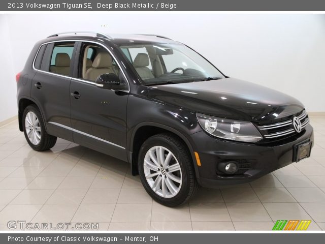 2013 Volkswagen Tiguan SE in Deep Black Metallic