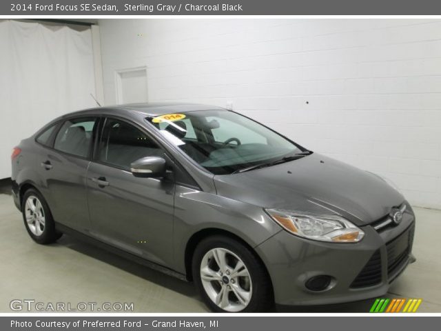 2014 Ford Focus SE Sedan in Sterling Gray