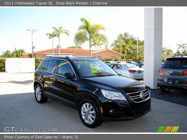2011 Volkswagen Tiguan SE in Deep Black Metallic