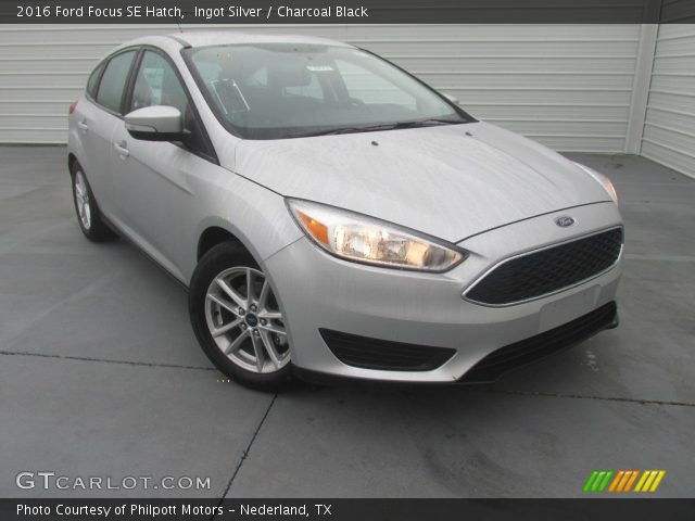 2016 Ford Focus SE Hatch in Ingot Silver