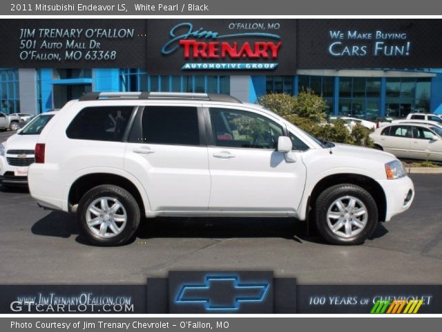2011 Mitsubishi Endeavor LS in White Pearl