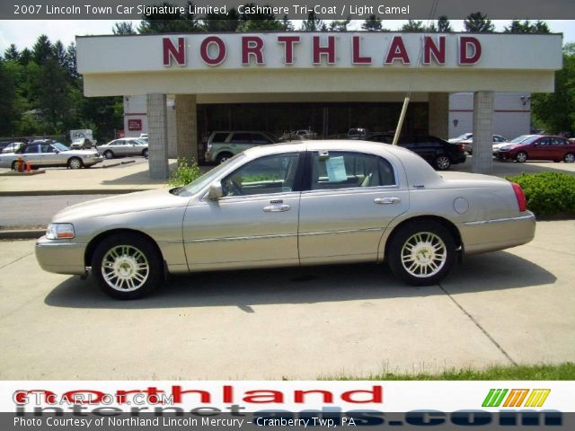 2007 Lincoln Town Car Signature Limited in Cashmere Tri-Coat