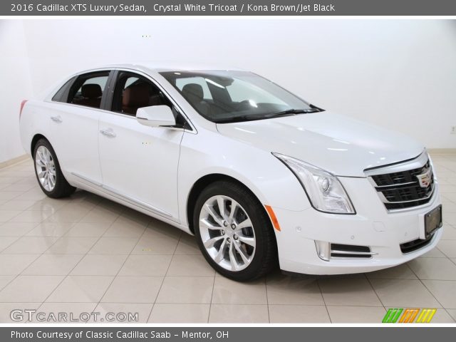 2016 Cadillac XTS Luxury Sedan in Crystal White Tricoat