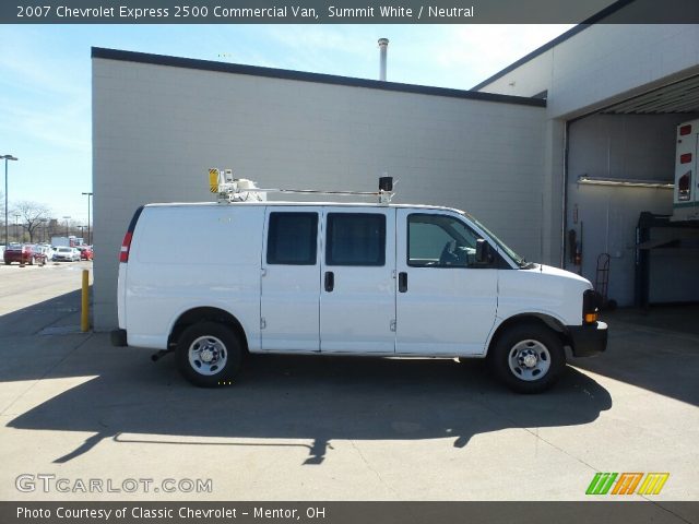 2007 Chevrolet Express 2500 Commercial Van in Summit White