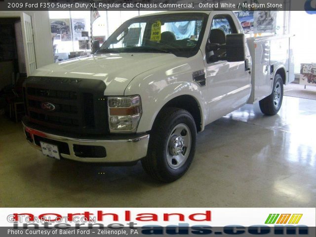 2009 Ford F350 Super Duty XL Regular Cab Chassis Commercial in Oxford White