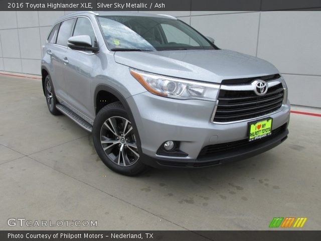 2016 Toyota Highlander XLE in Silver Sky Metallic
