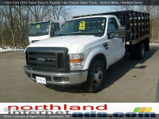 2009 Ford F350 Super Duty XL Regular Cab Chassis Stake Truck in Oxford White