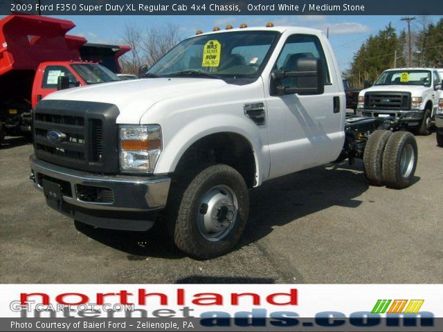 2009 Ford F350 Super Duty XL Regular Cab 4x4 Chassis in Oxford White