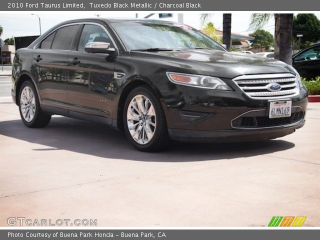 2010 Ford Taurus Limited in Tuxedo Black Metallic