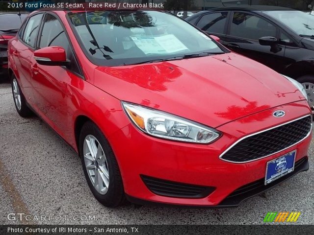 2016 Ford Focus SE Sedan in Race Red