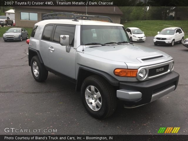 2007 Toyota FJ Cruiser 4WD in Titanium Metallic
