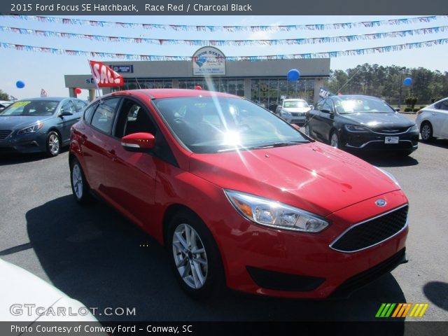 2015 Ford Focus SE Hatchback in Race Red