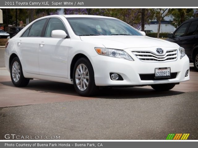 2011 Toyota Camry XLE in Super White