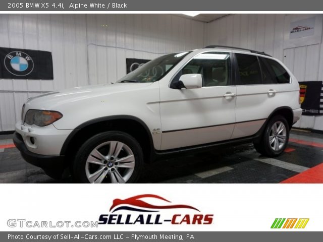2005 BMW X5 4.4i in Alpine White