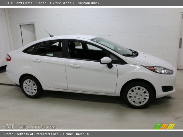 2016 Ford Fiesta S Sedan in Oxford White