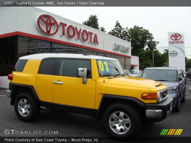 2007 Toyota FJ Cruiser 4WD in Sun Fusion