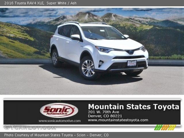 2016 Toyota RAV4 XLE in Super White
