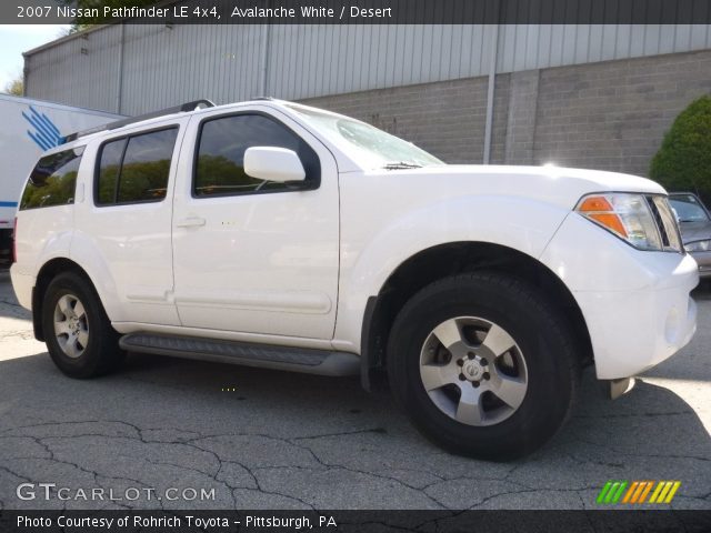 2007 Nissan Pathfinder LE 4x4 in Avalanche White