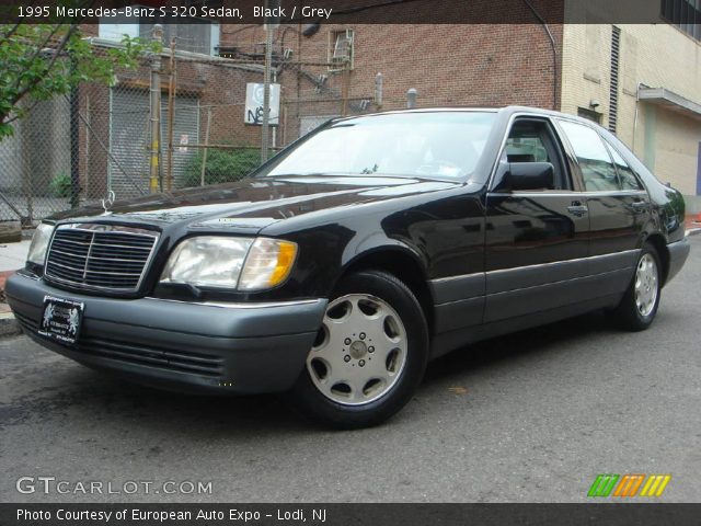 1995 Mercedes-Benz S 320 Sedan in Black