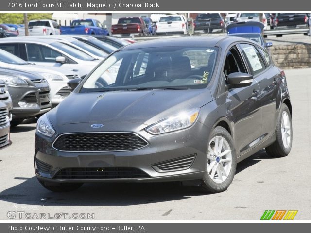 2016 Ford Focus SE Hatch in Magnetic