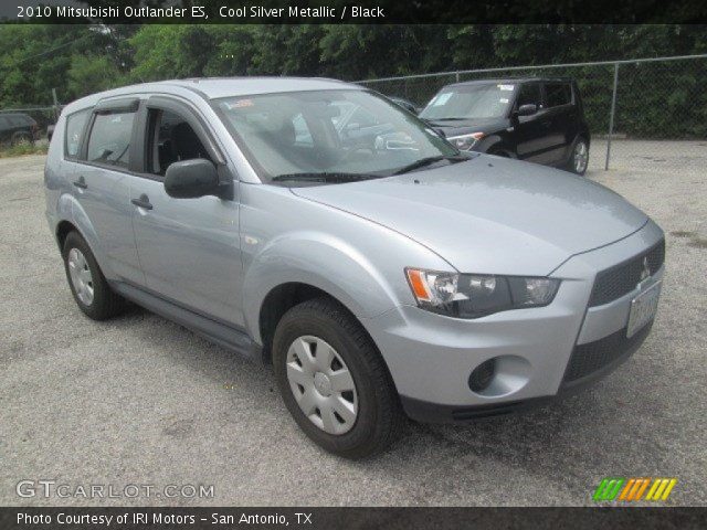 2010 Mitsubishi Outlander ES in Cool Silver Metallic