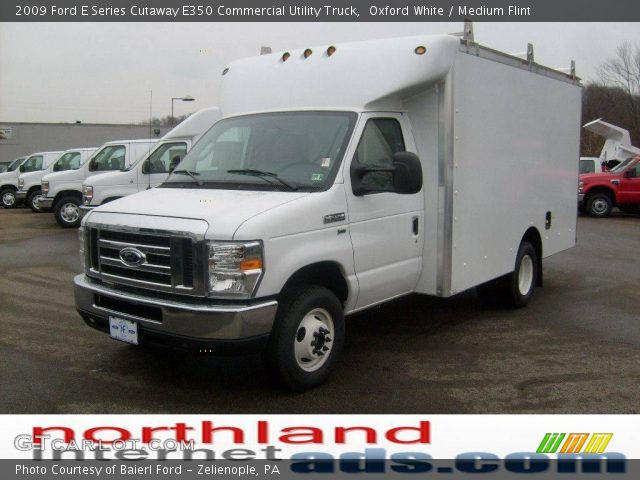 2009 Ford E Series Cutaway E350 Commercial Utility Truck in Oxford White
