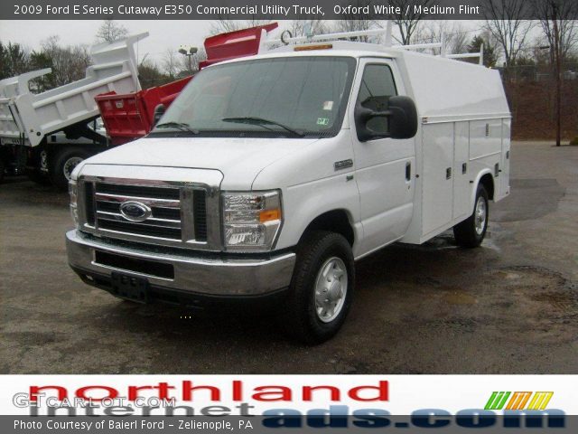 2009 Ford E Series Cutaway E350 Commercial Utility Truck in Oxford White